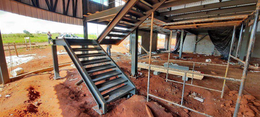 escadas metálicas de segurança